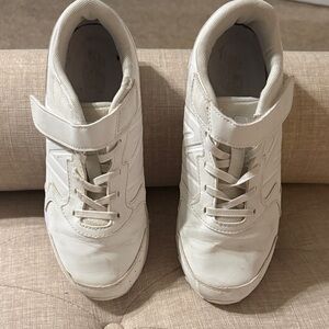 Boys White new balance, Velcro sneakers